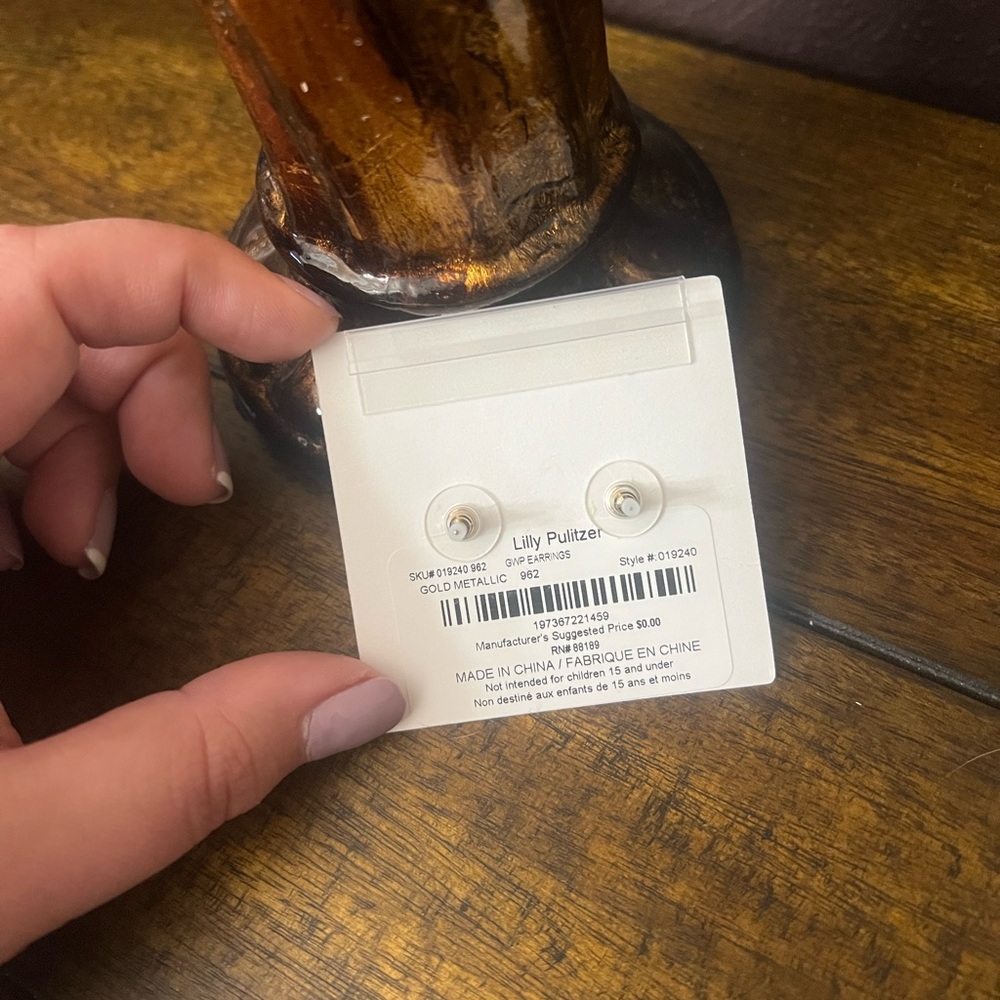 ✨NWT - Lilly Pulitzer Gold Bee Earrings✨ - Picture 4 of 4